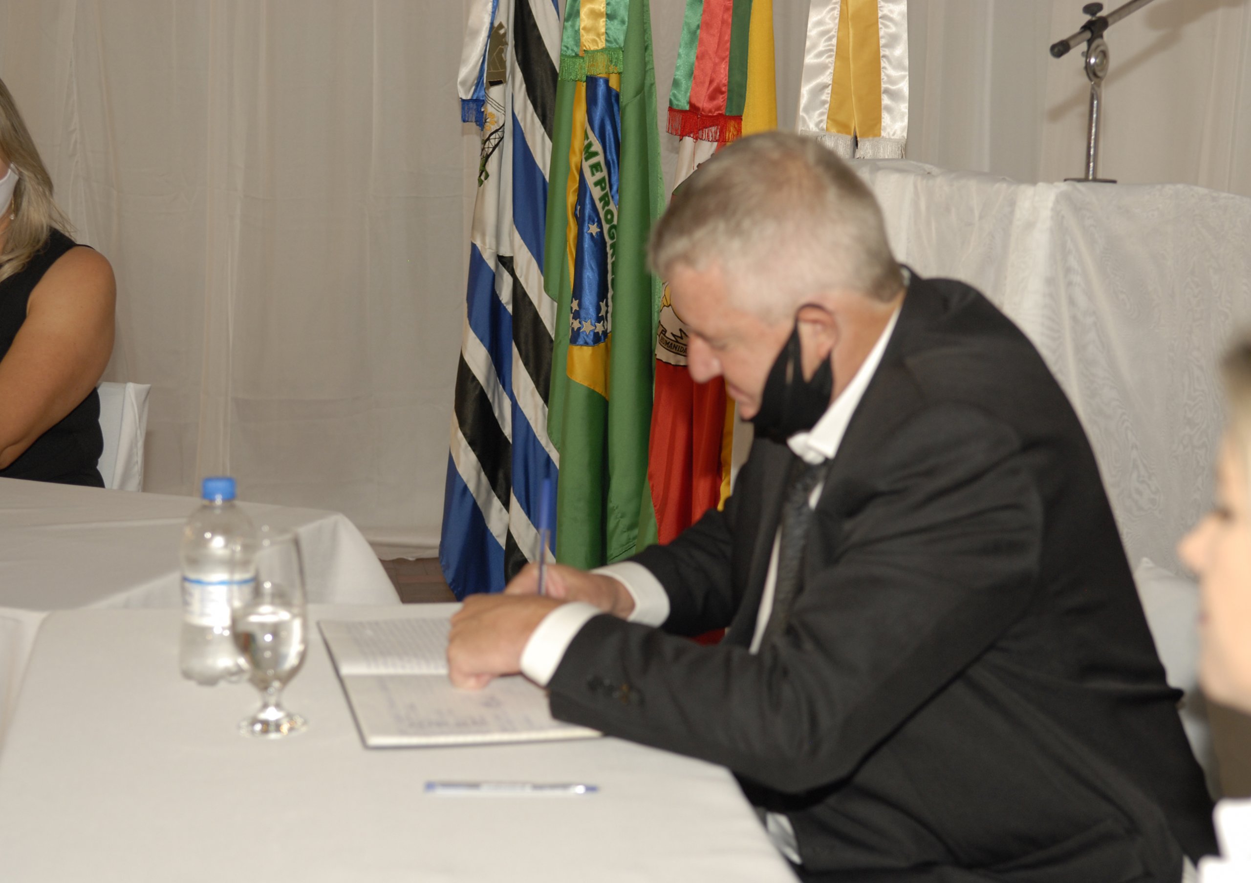 Fotos Sessão Solene nº 121 – Posse dos Vereadores, Prefeito e Vice-prefeito.