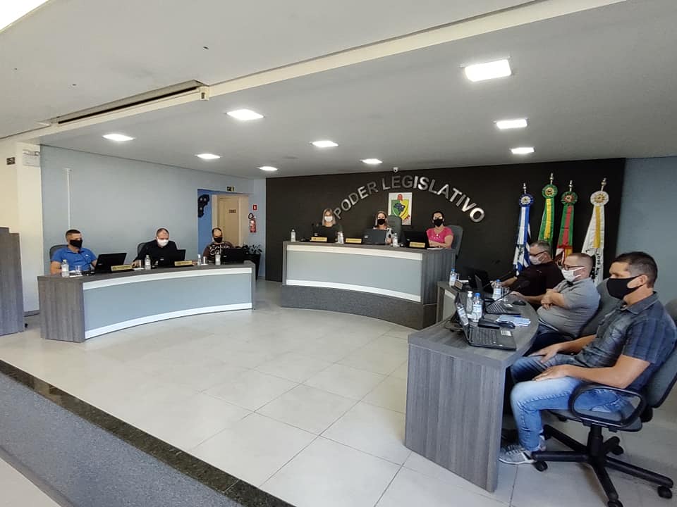 Vereadora Adriana Zimmer assume a presidência pelo período de 15 dias.