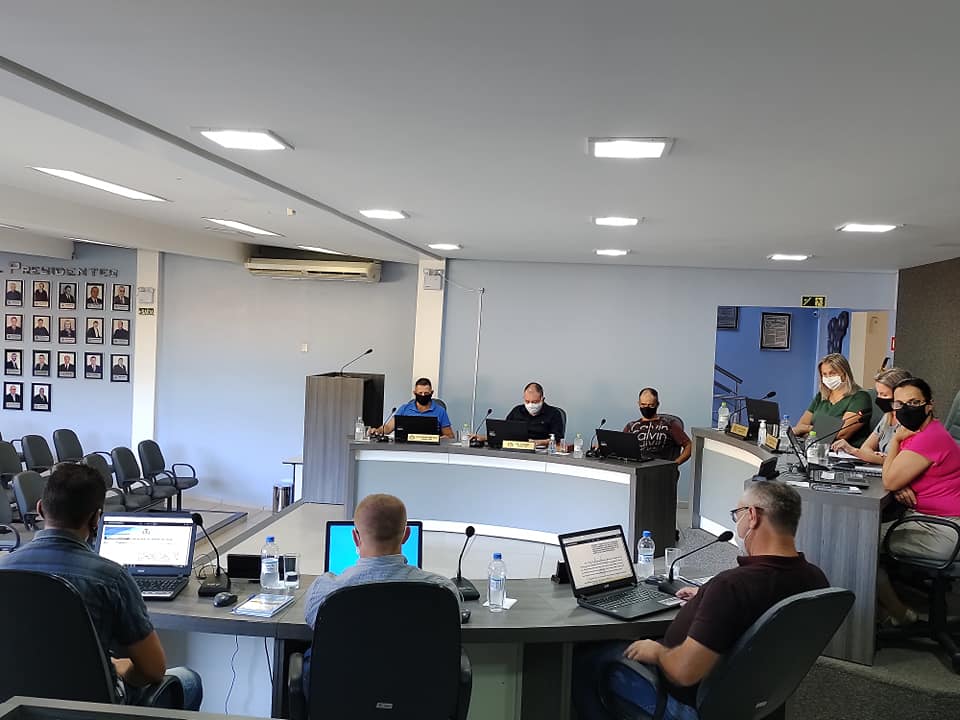 Vereadora Adriana Zimmer assume a presidência pelo período de 15 dias.