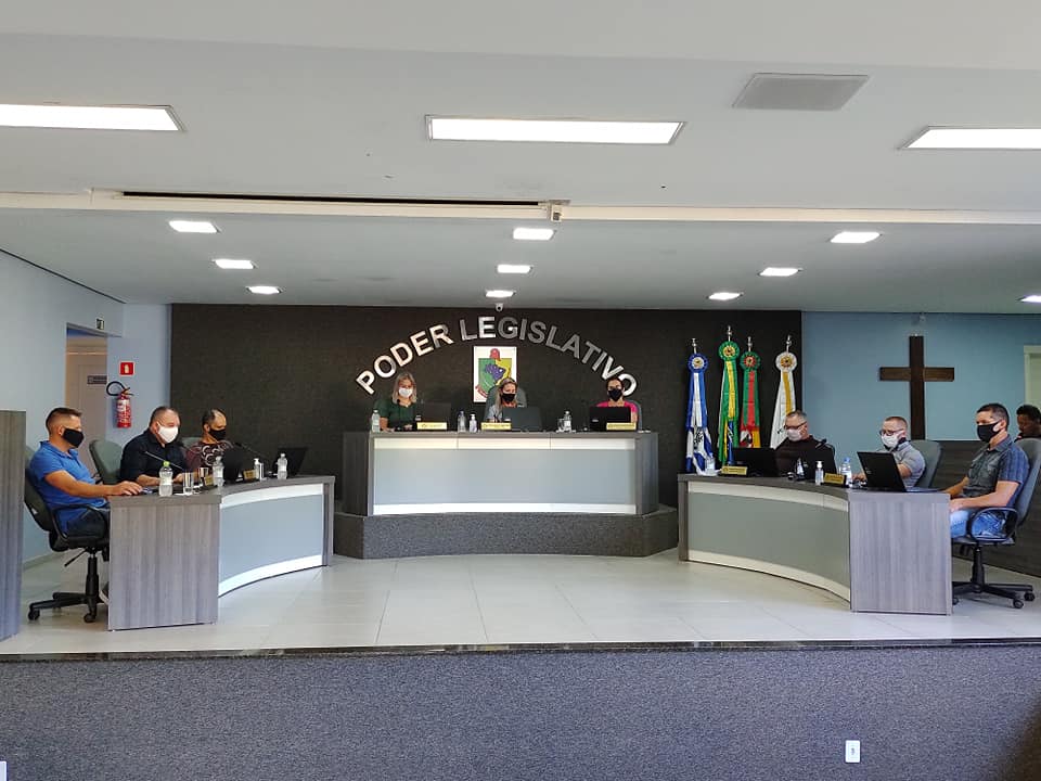 Vereadora Adriana Zimmer assume a presidência pelo período de 15 dias.