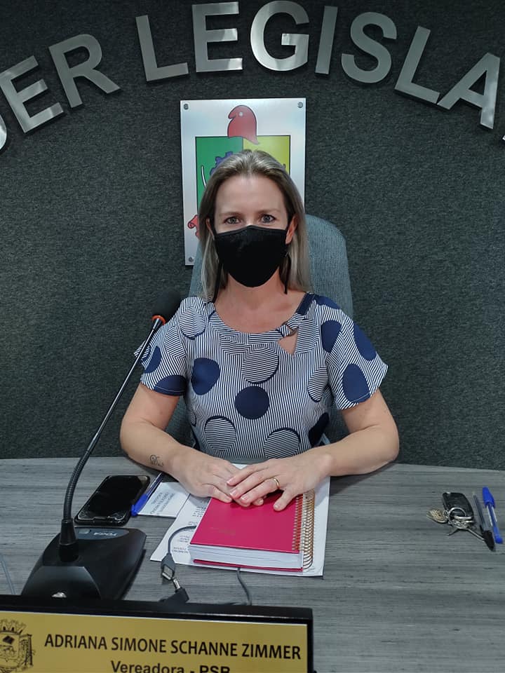 Vereadora Adriana Zimmer assume a presidência pelo período de 15 dias.