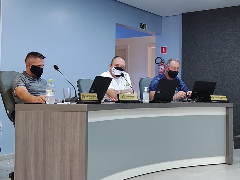 Vereadores aprovam projeto para a compra de um veículo para a Secretaria da Saúde.