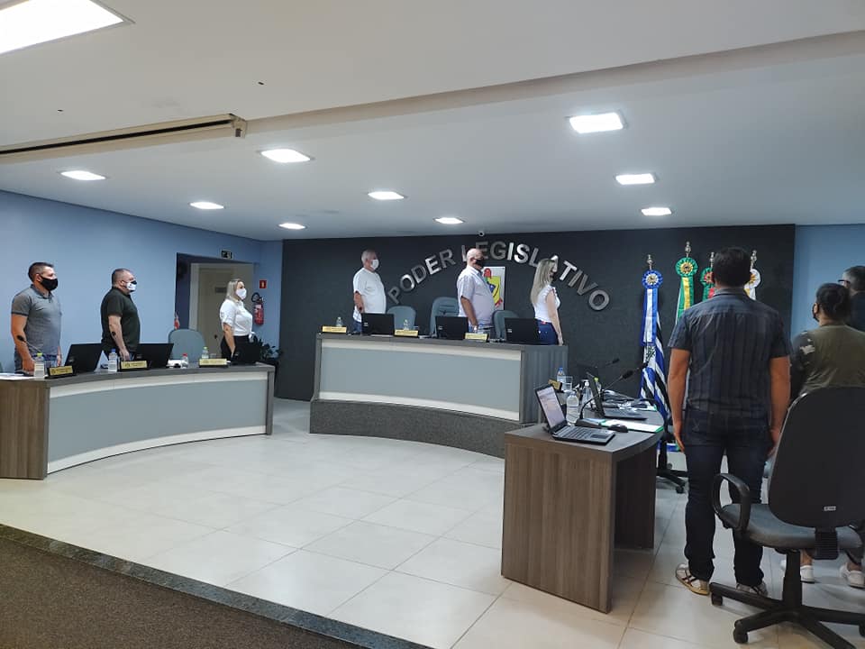 Vereadores aprovam renovação de contrato de dois técnicos em enfermagem.