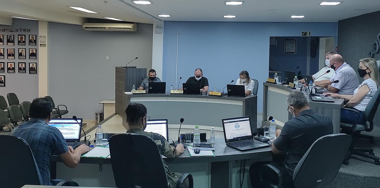 Vereadores aprovam renovação de contrato de dois técnicos em enfermagem.