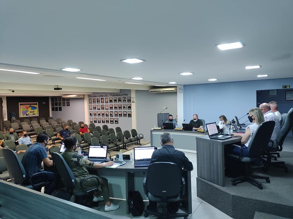 Vereadores aprovam renovação de contrato de dois técnicos em enfermagem.