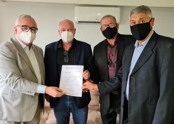 Presidente da Câmara e Prefeito recebem emenda de R$ 250 mil para pavimentação em Sítio Alto.