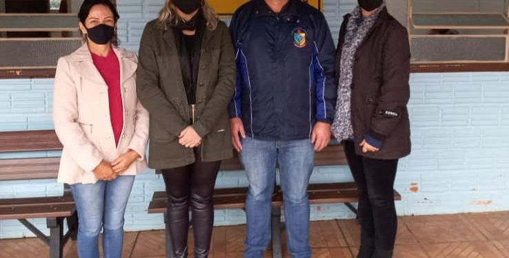 Vereadores visitam escola da rede municipal de ensino.