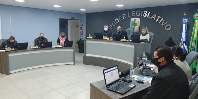 Vereadora apresenta Indicação para capacitação de professores e funcionários em noções de primeiros socorros na última Sessão Ordinária de Julho de 2021.