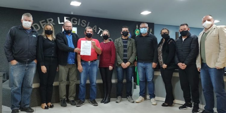 Câmara de Vereadores doa R$ 100.000,00 (cem mil reais) aos Bombeiros Voluntários de Arroio do Tigre.