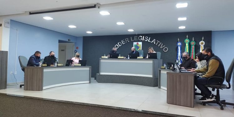 Vereadores aprovam Moção de Apoio à reposição das perdas salariais dos professores do Estado.