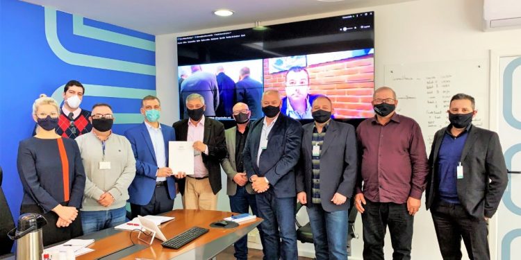 Vereadores acompanham importante reunião na Corsan sobre solução para problemas de água em Arroio do Tigre.