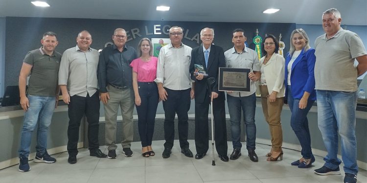 Emancipacionista Arroiotigrense, Senhor Eugen Heimbert Becker, é homenageado pelos Vereadores.