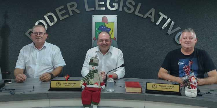 Mesa Diretora para o ano de 2022 é eleita em Sessão Ordinária nº 1549.