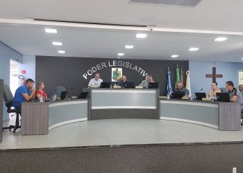 Vereadores aprovam 10 projetos de pavimentações, quadras esportivas, ginásio e compra de notebooks.