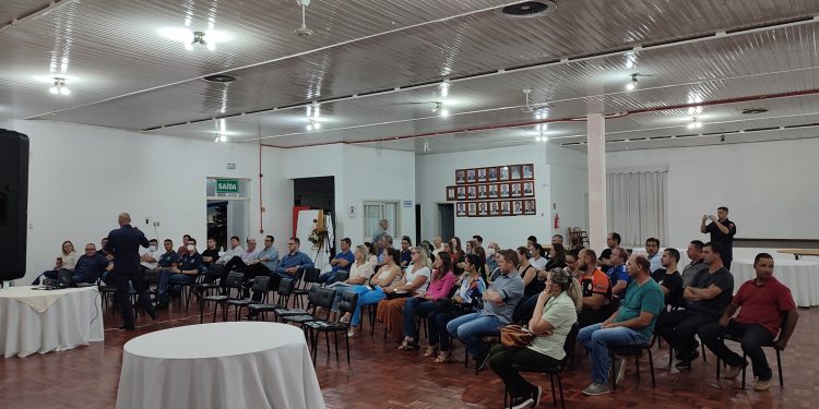 Bombeiros Militares palestram sobre necessidade de Plano de Prevenção de Combate à Incêndios.
