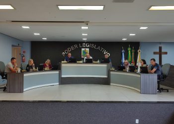 A Câmara de Arroio do Tigre esteve reunida no final da tarde desta segunda-feira, 14, na segunda Sessão Ordinária do mês, de nº 1554, para apreciação de três Projetos de Lei.