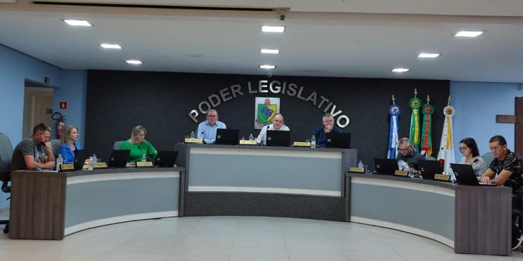 Vereadores aprovam Projetos de Revisão Geral para os Professores, Servidores Públicos e agentes políticos de Arroio do Tigre.