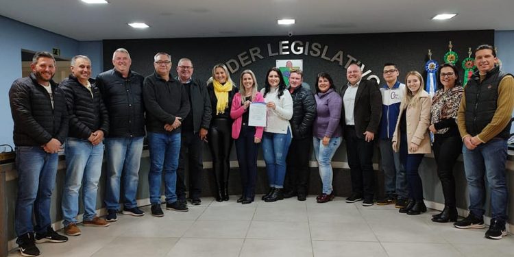 Vereadores aprovam Projetos de contratações emergenciais, renovações de contratos e denominação de rua.