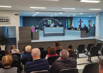 Sessão desta segunda-feira é marcada por homenagens, Moção, aprovação de projetos e tribuna livre.