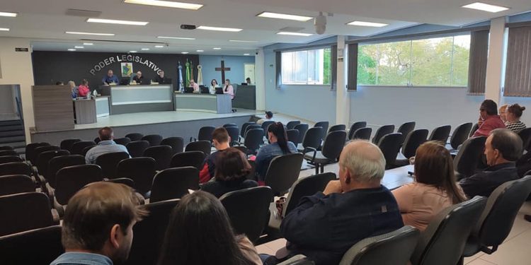 Vereadores aprovam Projeto de Lei que regulamenta o transporte coletivo para eventos esportivos fora do município.
