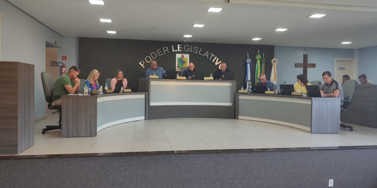 Vereadores aprovam o Programa de Recuperação dos Créditos Tributários Municipais (REFIS) do município.