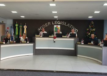 Última Sessão do ano teve aprovação do Orçamento e manifestações na Tribuna.