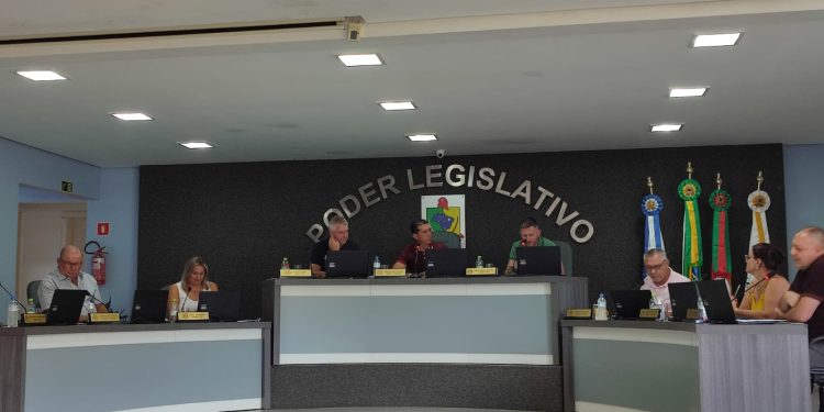 Em Sessão Extraordinária, Vereadores aprovam cinco Projetos.