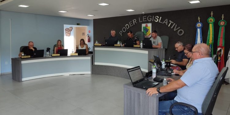 Em Sessão Extraordinária, Vereadores aprovam duas matérias.