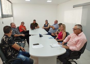 Vereadores firmam compromisso em seguir o Regimento Interno da Câmara de Vereadores.