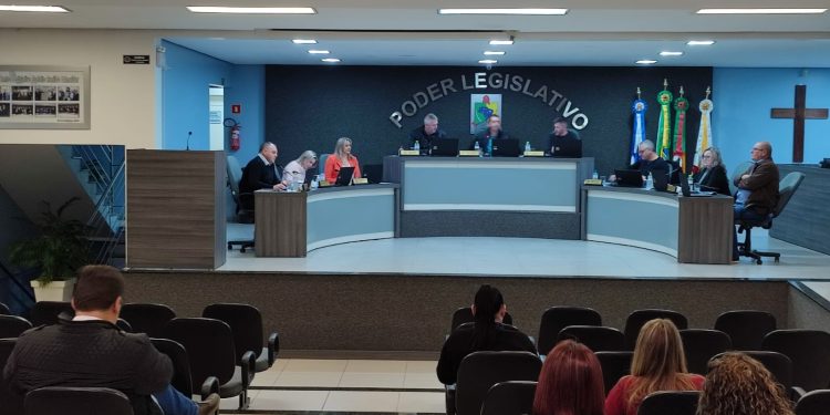 Primeira Sessão de julho teve a aprovação de quatro matérias e uma Moção de Repúdio.