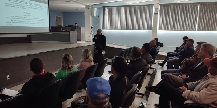 Audiência Pública debate o futuro dos serviços de táxi no município