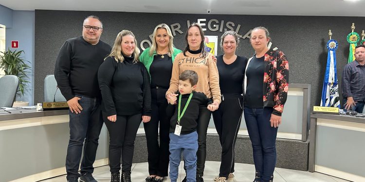 Projeto que trata sobre uso de cordão de fita com girassóis para identificação de pessoas com deficiências ocultas é aprovado na primeira Sessão Ordinária de outubro.