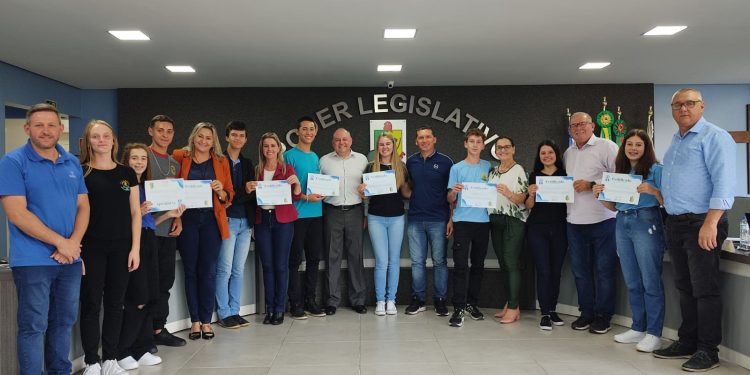 Sessão Especial do Projeto Vereador Por Um dia foi sucesso.