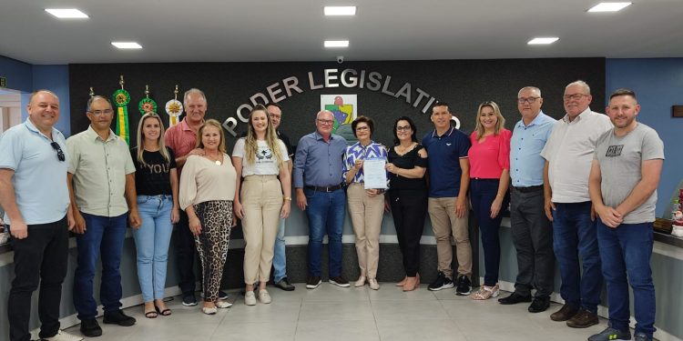 Parlamentares aprovam denominação à Farmácia Municipal de Vereador Carlos Roberto Finkler.