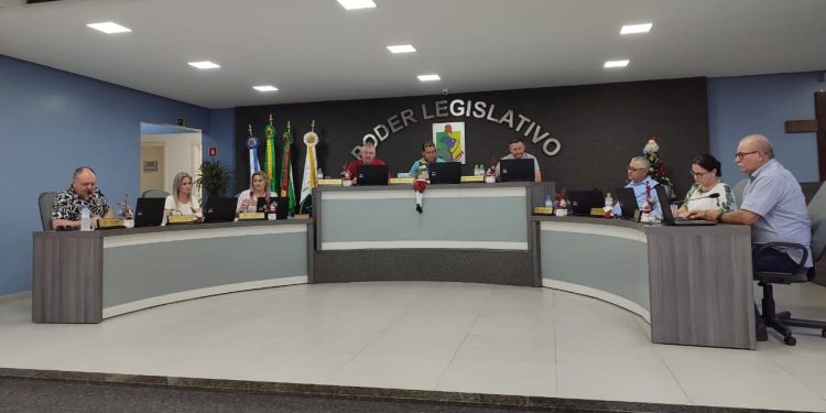 Aprovados cinco Projetos e uma Moção na Sessão desta segunda-feira.