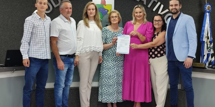 Sessão Ordinária nº 1617 é marcada por homenagens.