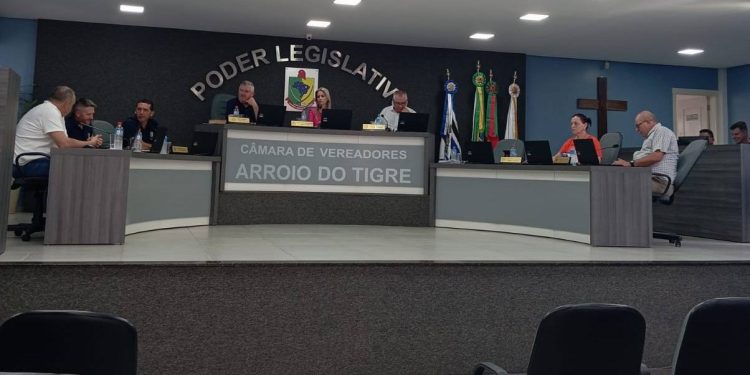 Câmara realiza Sessão Extraordinária e aprova projetos relevantes