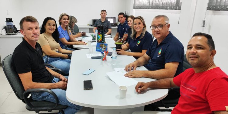 Comissões permanentes reúnem-se para emitir pareceres