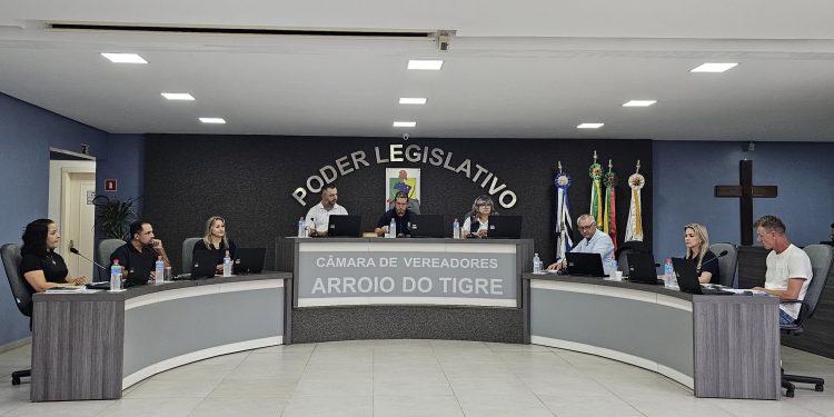 Vereadores aprovam 15 projetos e discutem demandas em Sessão Ordinária