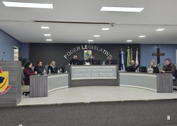 Vereadores analisam e aprovam projetos financeiros e administrativos na Sessão Ordinária desta segunda-feira