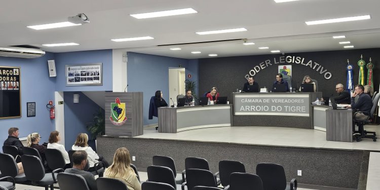 Vereadores deliberam sobre sete projetos de lei e aprovam reestruturações importantes