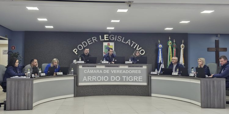 Vereadores apreciam projetos nas áreas da Saúde, Assistência Social e Administração Pública