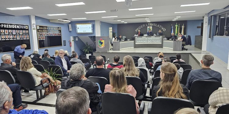 Atualização no Plano de Carreira e novos investimentos marcam Sessão legislativa desta segunda-feira