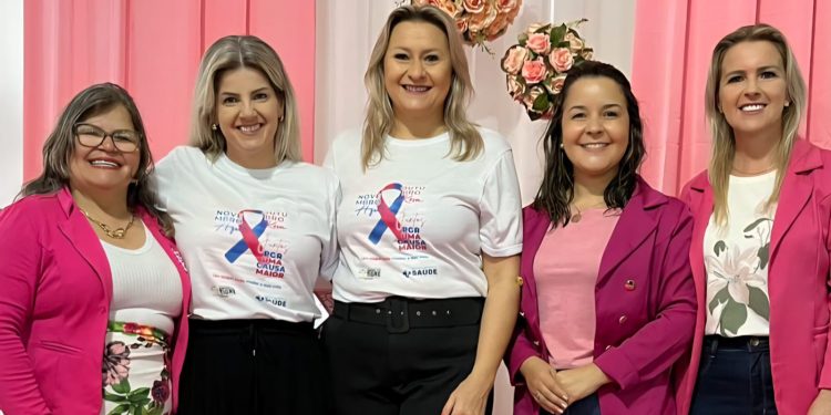 Vereadoras vestem Rosa em ação pela Saúde da Mulher