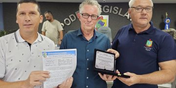 Vereadores prestam homenagem a José Francisco Telöken pelos 50 anos de trabalho e dedicação à agricultura do município